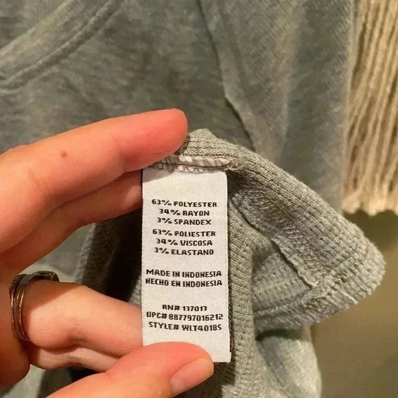 WILDFOX HALEY GRAY FUZZY LONG SLEEVE THERMAL TOP SIZE MEDIUM - Picture 4 of 6